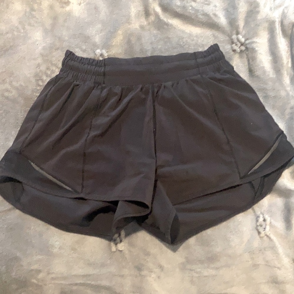 Hotty hot black lululemon shorts- 4in